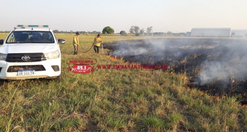 Villa &Aacute;ngela: EL PERSONAL DE BOMBEROS INTERVINO EN UN INCENDIO DE PASTO SOBRE RUTA NACIONAL N&deg;95