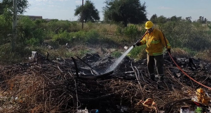 Villa &Aacute;ngela: INCENDIO EN EX RUTA 95| PERSONAL DE BOMBEROS SE HIZO CARGO DEL FUEGO
