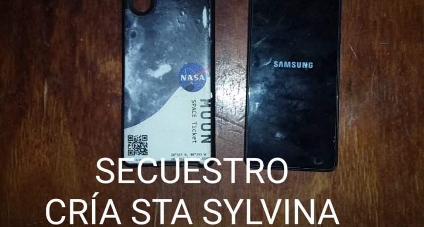 Santa Sylvina: PERSONAL POLICIAL RECUPER&Oacute; UN TELEFONO CELULAR ROBADO AYER 