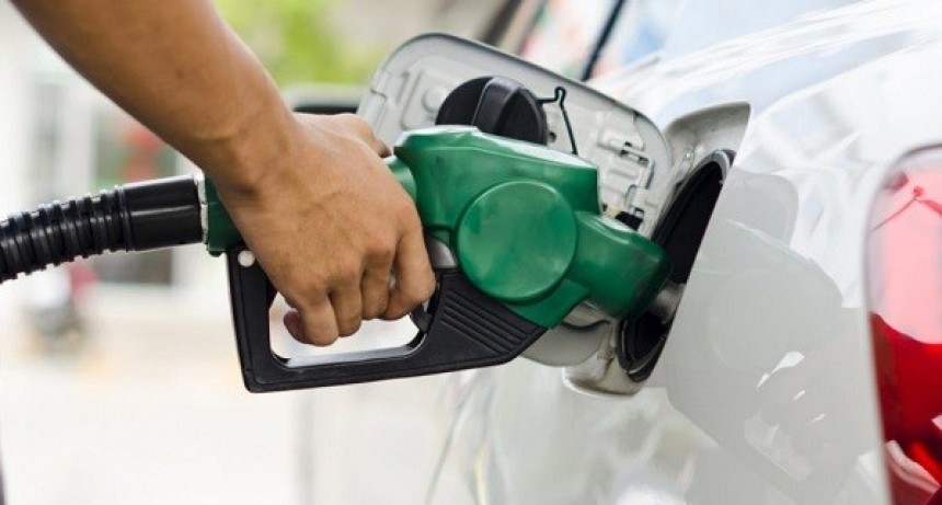 El Gobierno pospuso la suba de impuestos a los combustibles