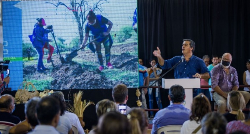 El gobierno present&oacute; "Incentivar Trabajo", que busca convertir 30 mil programas sociales en empleos
