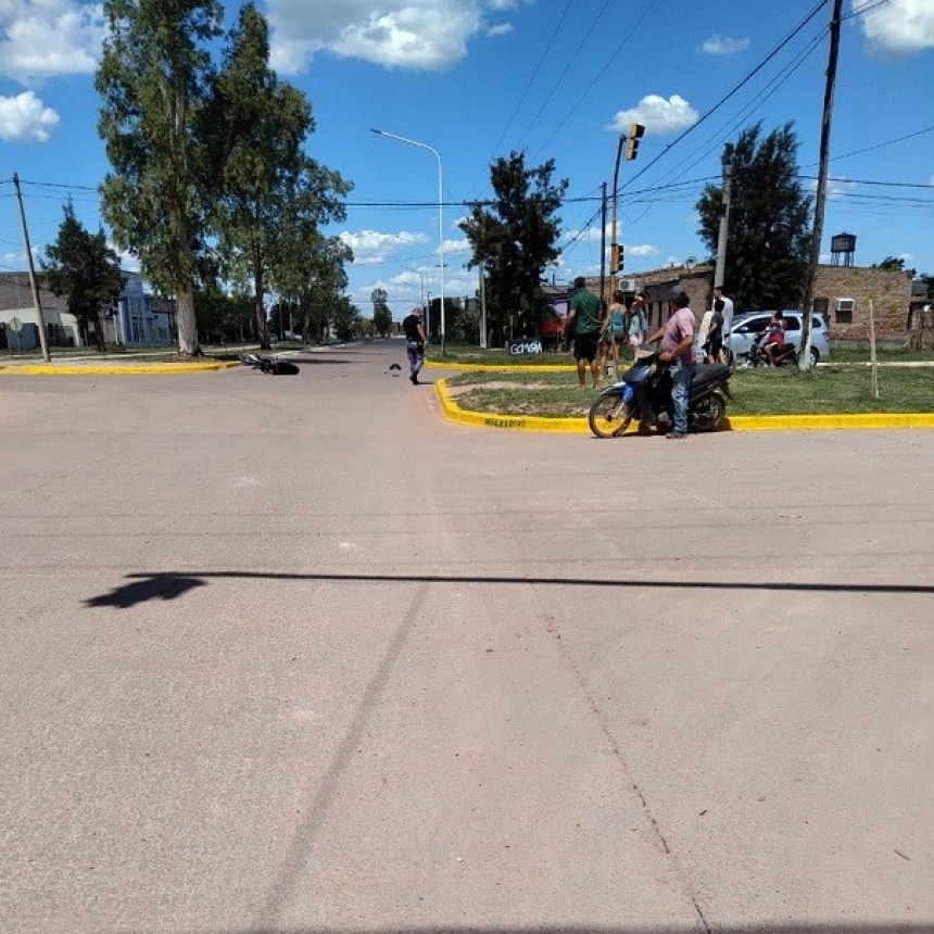 Villa &Aacute;ngela: UN ADOLESCENTE SUFRI&Oacute; M&Uacute;LTIPLES LESIONES TRAS CAER  DE SU MOTO A LA CINTA ASF&Aacute;LTICA 