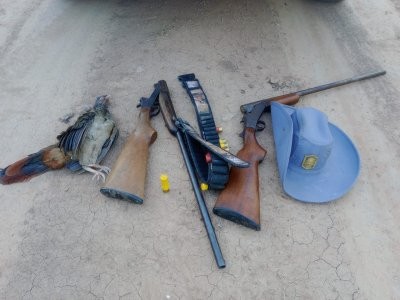 Villa &Aacute;ngela : CIRCULABAN CON DOS ARMAS DE FUEGO Y UN ANIMAL SIN VIDA