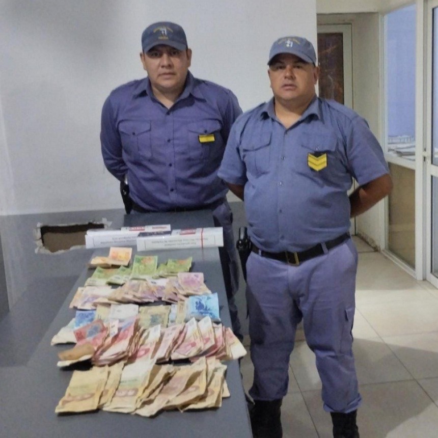 San Bernardo: RECUPERAN 14 MIL PESOS Y DOS CARTONES DE CIGARRILLOS HURTADOS DE UN ALMAC&Eacute;N 