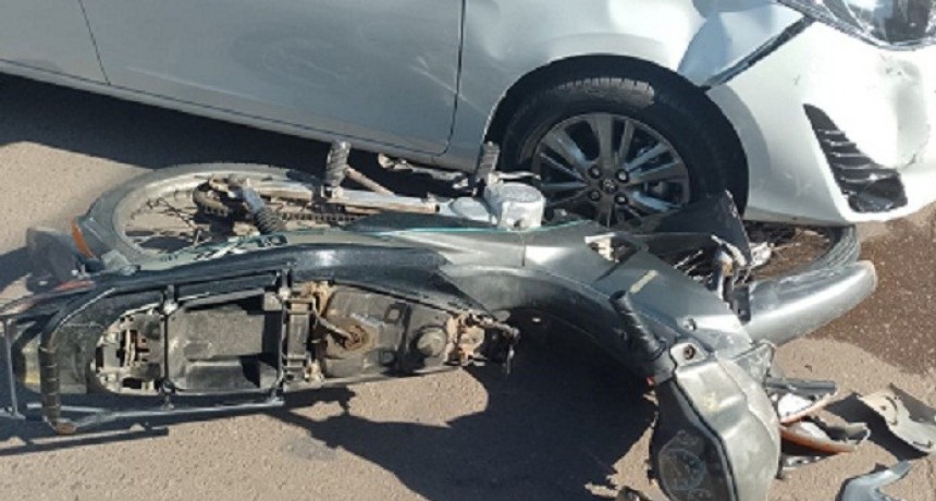 Villa &Aacute;ngela: UNA MOTOCICLISTA RESULT&Oacute;  LESIONADA TRAS COLISIONAR CON UN AUTOM&Oacute;VIL
