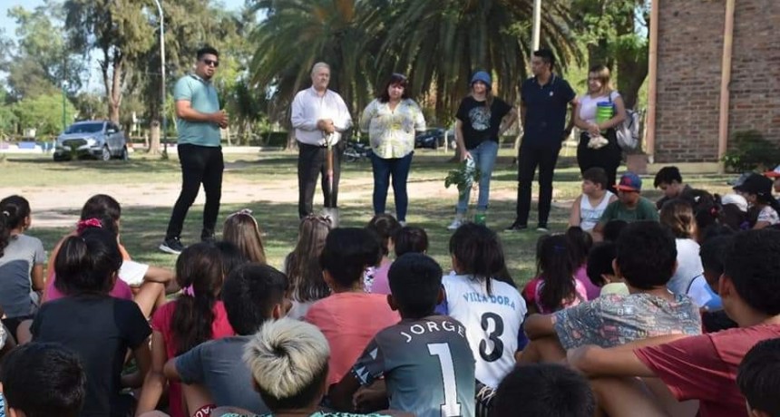 EL MUNICIPIO PROMUEVE LA PLANTACI&Oacute;N DE &Aacute;RBOLES EN COLONIA DE VACACIONES 