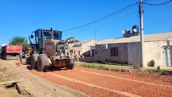 Villa Ángela: 200 NUEVOS METROS DE CALLE DE RIPIO EN EL BARRIO 100 VIVIENDAS DEL LOTE 20