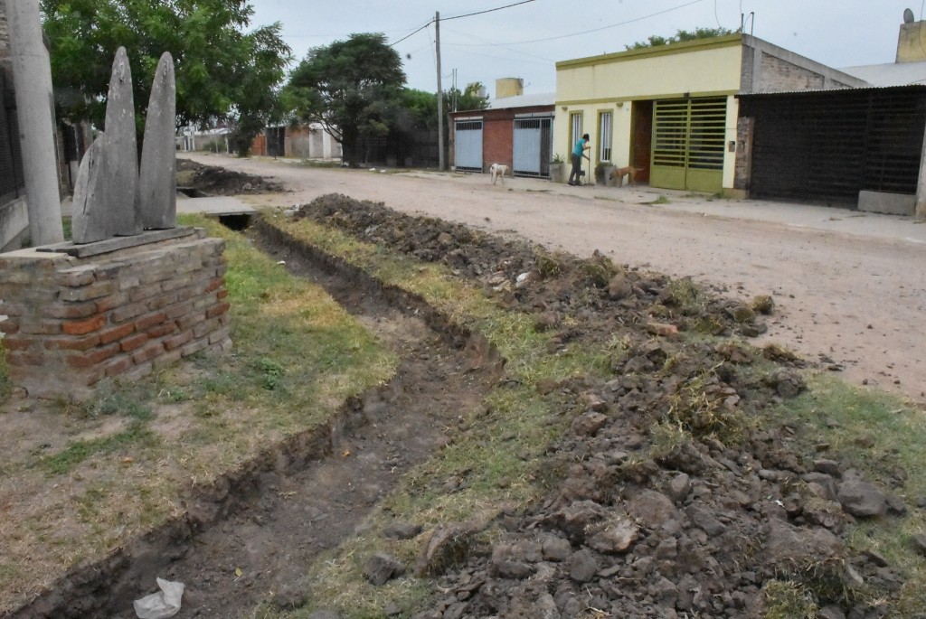 Villa Ángela: EL MUNICIPIO CONTINÚA TRABAJANDO EN DIFERENTES PUNTOS PARA LA MEJORA DE LA CIUDAD