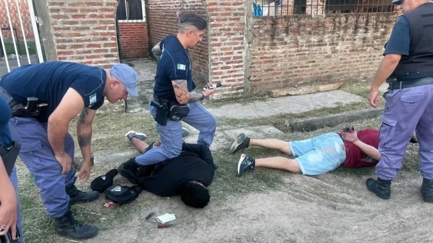 Persiguió a los ladrones que robaron su motocicleta y la recuperó