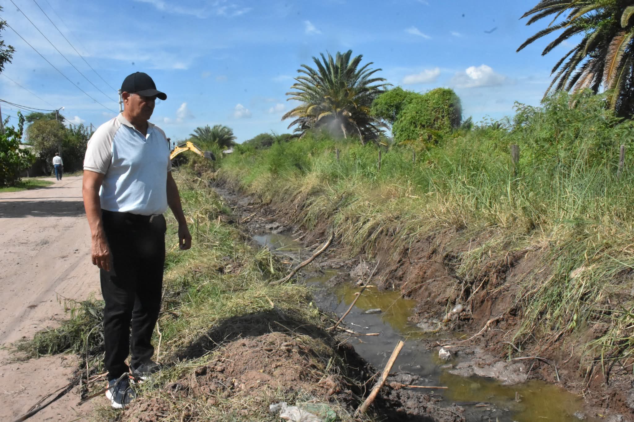 LA MUNICIPALIDAD REALIZA TRABAJOS DE LIMPIEZA Y CANALIZACIÃN EN CALLE JOSEFA ROSELLO