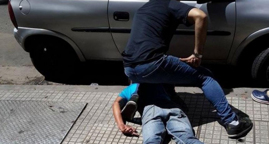 VILLA &Aacute;NGELA: INGRESA A UN DOMICILIO Y ES REDUCIDO POR EL MORADOR DE LA CASA