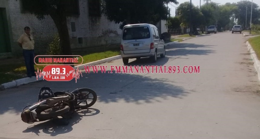 VILLA &Aacute;NGELA: ACCIDENTE DE TR&Aacute;NSITO ENTRE UNA CAMIONETA Y UNA MOTO