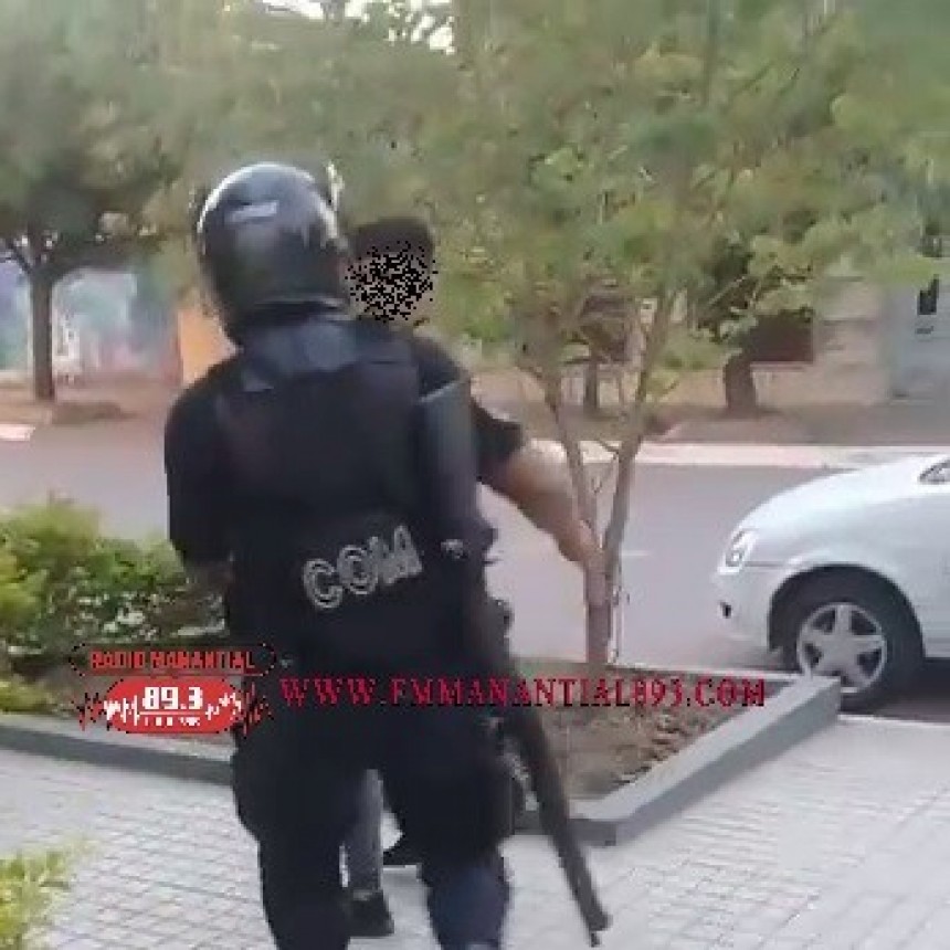 VIDEO | UN MENOR ESCUPI&Oacute; EN  LA CARA AL ENFERMERO POLICIAL