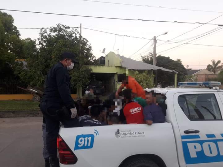 Du Graty: Jugaban al f&uacute;tbol en el Barrio 25 viviendas pese a la cuarentena obligatoria