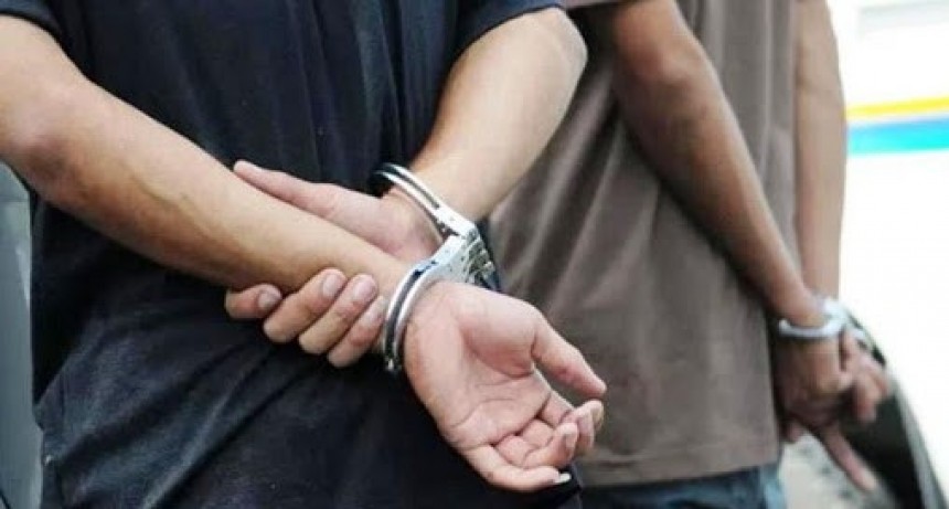 VILLA &Aacute;NGELA: DETIENEN A DOS DELINCUENTES Y SECUESTRAN DOS CELULARES Y 5 MIL PESOS