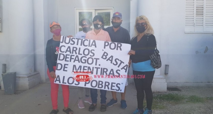 Villa &Aacute;ngela: FAMILIARES DE CARLOS DEFAGOT REALIZARON DENUNCIA PENAL POR ABANDONO DE PERSONA A SALUD P&Uacute;BLICA PROVINCIAL | "Lo cortaron 4 veces arriba y ahora reci&eacute;n se dieron cuenta que es la pierna"