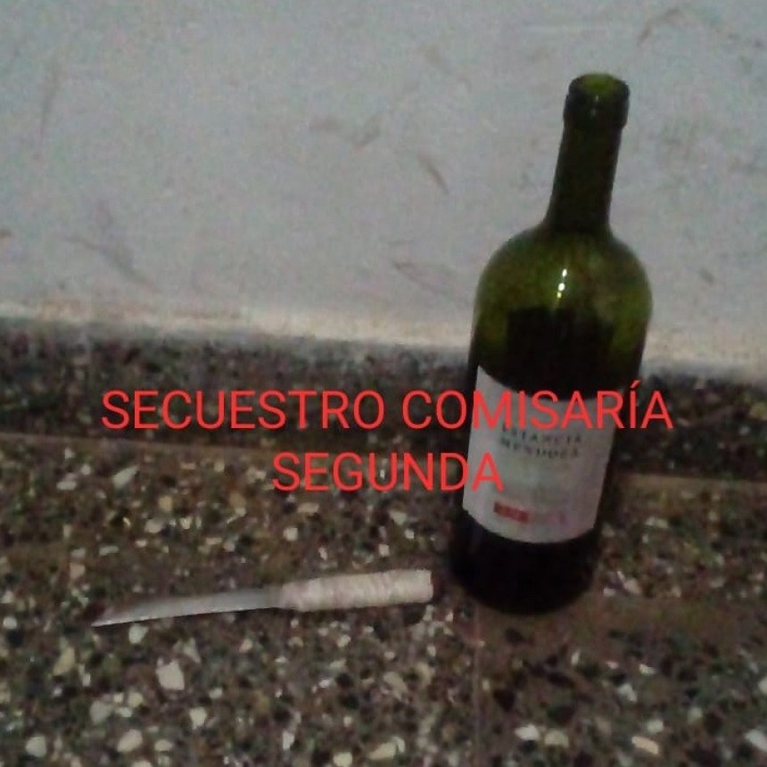 Villa &Aacute;ngela: DETIENEN A DOS PERSONAS POR EL ROBO DE UN VINO A PUNTA DE CUCHILLO