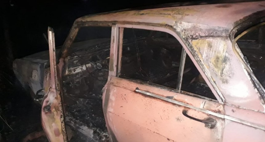 Villa &Aacute;ngela: SE INCENDI&Oacute; UN AUTO | EL FUEGO CONSUMI&Oacute; EL VEH&Iacute;CULO EN SU TOTALIDAD