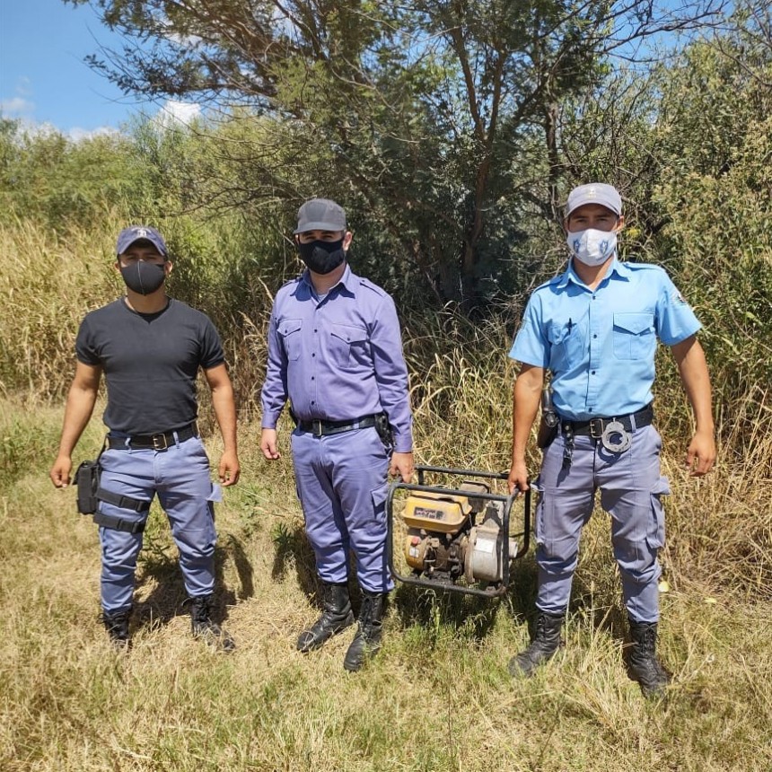 La Clotilde: ENCUENTRAN OCULTA UNA MOTOBOMBA OCULTA ENTRE LAS MALEZAS, SE PROCURA UBICAR SU PROCEDENCIA