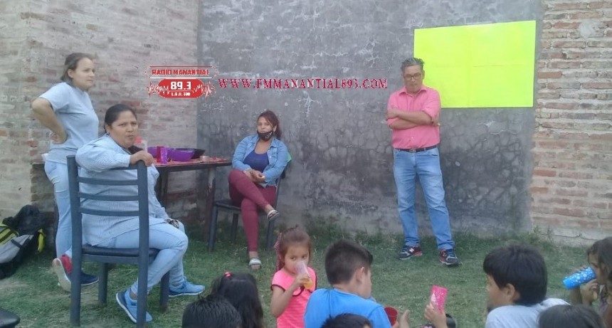 Villa Ángela: MIGUEL LOPEZ, REALIZA TALLER DE VALORES Y AUTOESTIMA A GRUPOS VULNERABLES | " no solamente hay que llenarle la pancita y dibujarle la sonrisa a través de un juego, sino también llevarle algo a la mente y el corazón"