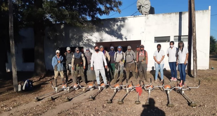 EL MUNICIPIO DE VILLA BERTHET TRABAJA, EN EL DESMALEZAMIENTO Y  FUMIGACI&Oacute;N DE  LAS INSTITUCIONES EDUCATIVAS RURALES