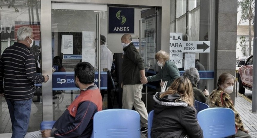 Cobran hoy los jubilados y pensionados con ingresos superiores a $ 23.120 y DNI terminado en 4 y 5