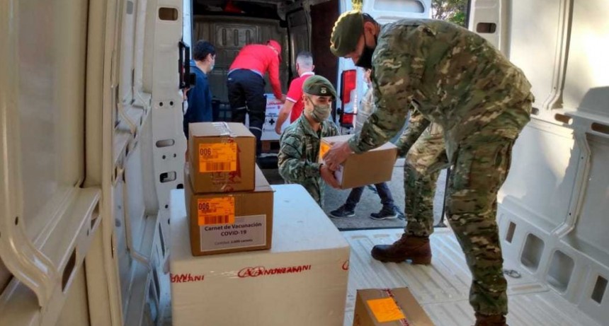 Llegaron las primeras dosis de la vacuna de Astrazeneca y se habilitarán postas en barrios