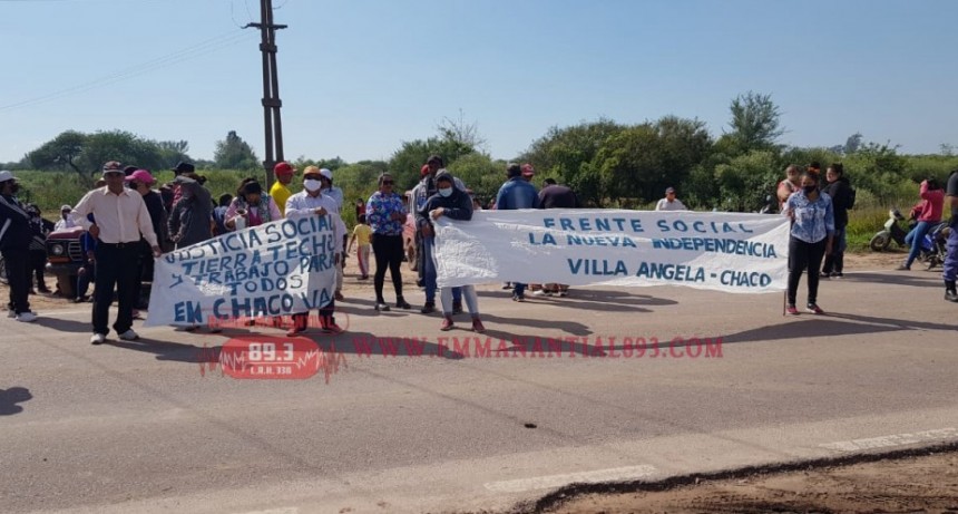Villa &Aacute;ngela: CORTE DE RUTA EN EL ACCESO OESTE |SOLICITAN RESPUESTA DEL GOBIERNO PROVINCIAL | &ldquo;necesitamos mercader&iacute;as, trabajos o planes sociales&rdquo;