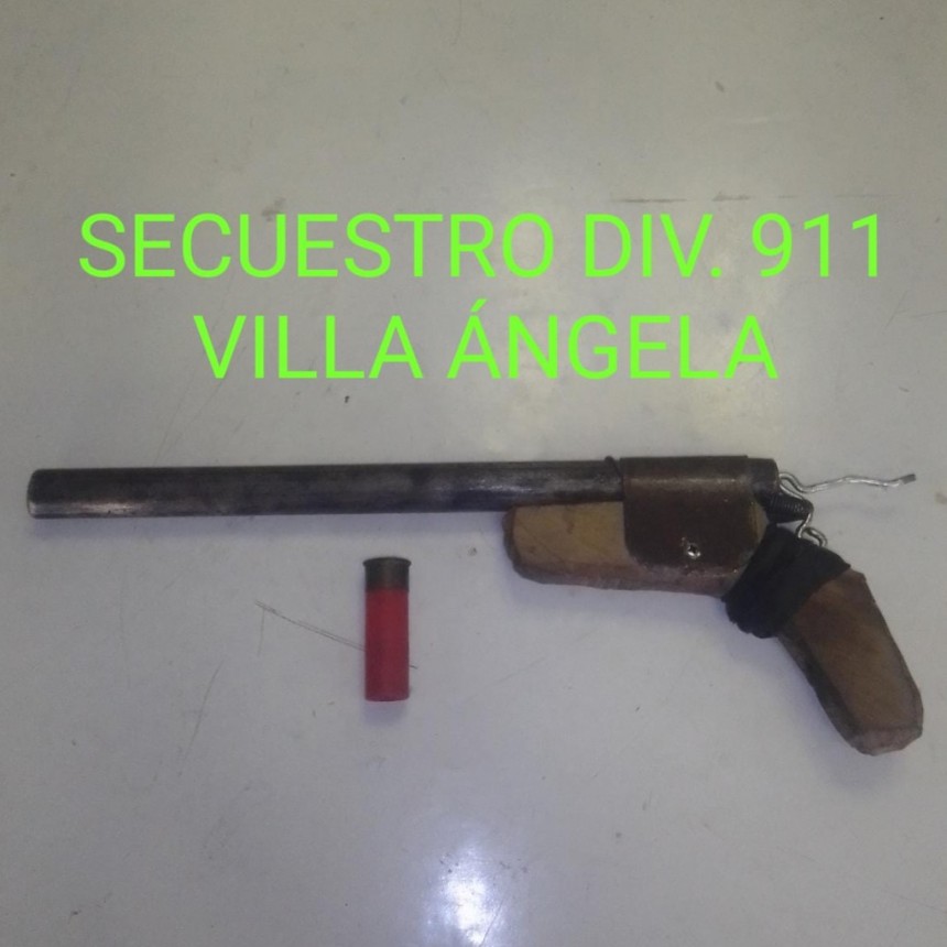 Villa &Aacute;ngela: DETUVIERON A UN MASCULINO TRAS INTENTAR HUIR, POR PORTAR UN ARMA 