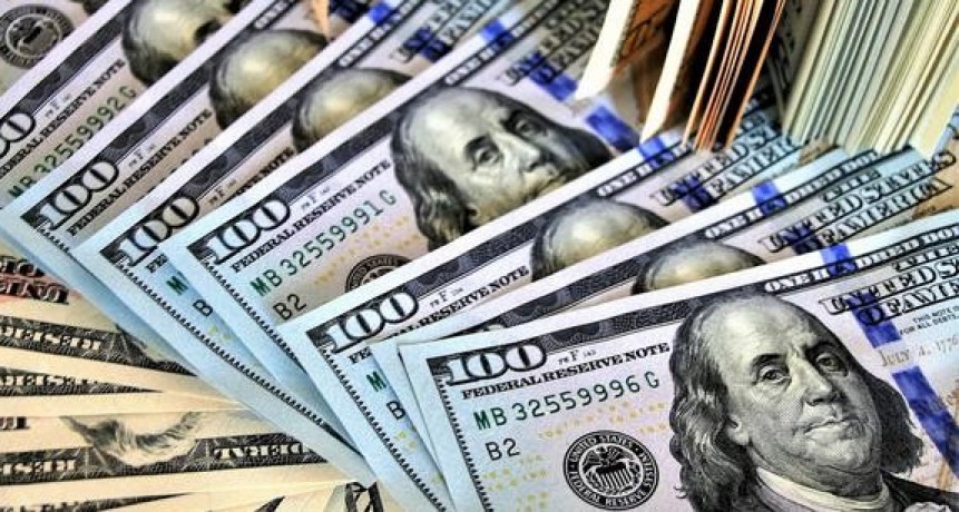 El d&oacute;lar blue vuelve a desplomarse: cay&oacute; otros $3