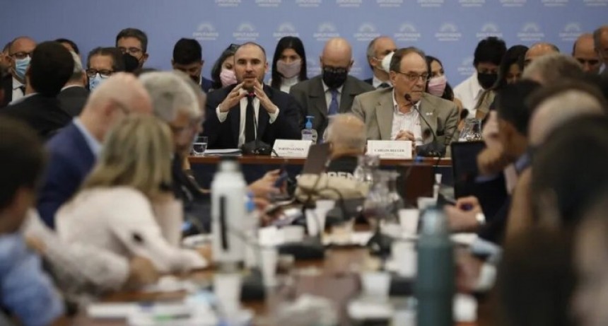 La advertencia de Guzm&aacute;n si no se aprueba el proyecto: puede haber "un profundo estr&eacute;s cambario" y m&aacute;s inflaci&oacute;n