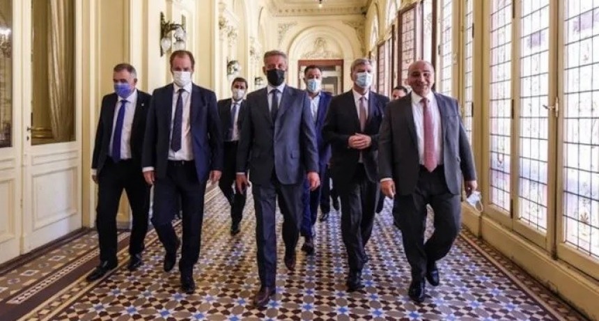 Gobernadores brindaron su apoyo al acuerdo con el FMI