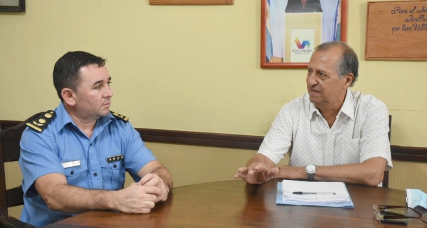 Villa &Aacute;ngela: EL INTENDENTE PAPP RECIBI&Oacute; AL NUEVO DIRECTOR DE ZONA INTERIOR DE LA POLIC&Iacute;A 