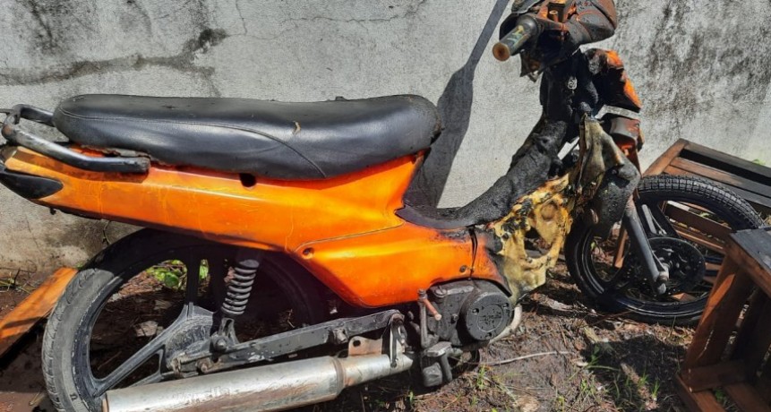 Villa &Aacute;ngela: SE INCENDI&Oacute; UNA MOTO EN CALLE IRIGOYEN 