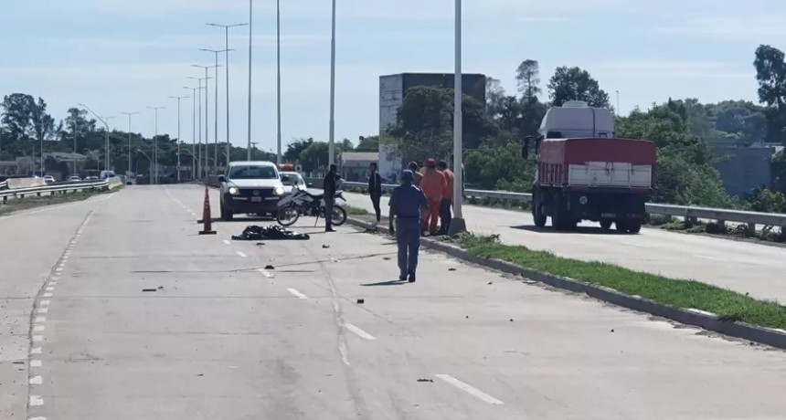 Resistencia: Muri&oacute; un motociclista tras chocar con un cami&oacute;n en la ruta