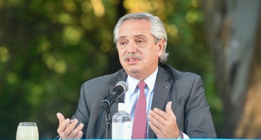 Alberto Fern&aacute;ndez fue denunciado penalmente por subir retenciones por decreto