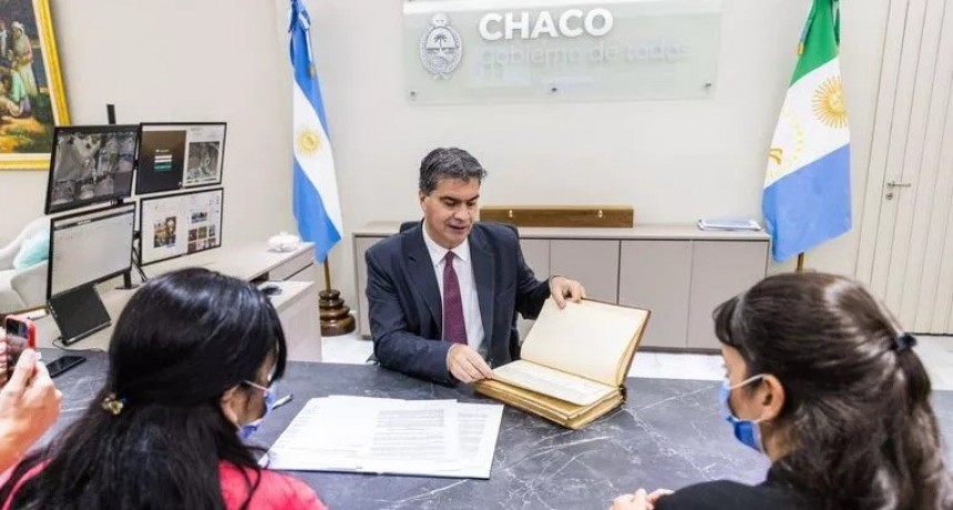 Capitanich firm&oacute; el primer decreto digital de la provincia