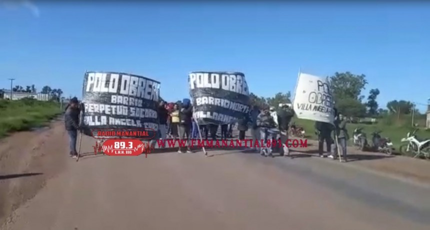 Villa &Aacute;ngela: EL POLO OBRERO SE MANIFEST&Oacute; EN EL ACCESO NORTE ESTA MA&Ntilde;ANA | SOLICITAN SE CUMPLAN LAS PROMESAS Y LAS AYUDAS A LOS MERENDEROS
