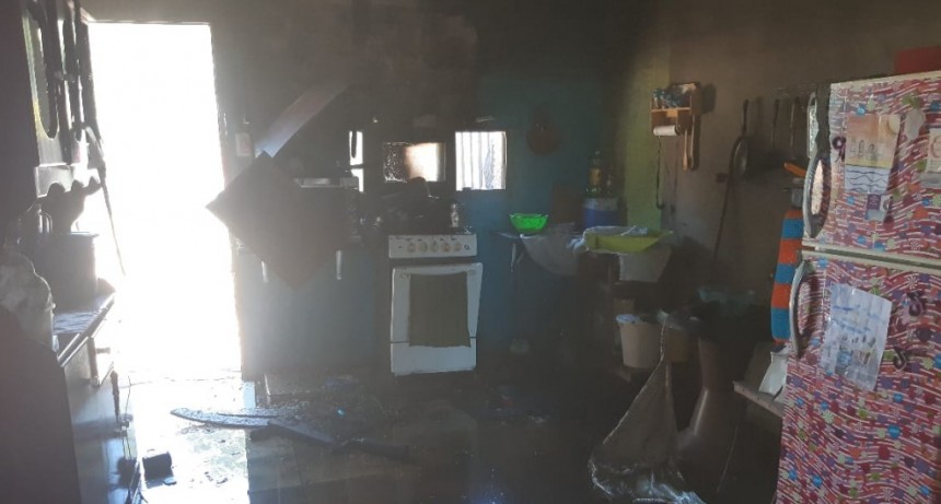 Villa &Aacute;ngela: SE INCENDI&Oacute; UNA VIVIENDA, LOS MISMOS PROPIETARIOS CONTROLARON EL FUEGO