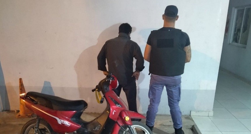 Villa Berthet: DETIENE A UN MASCULINO CON PEDIDO DE CAPTURA Y UNA MOTO ROBADA