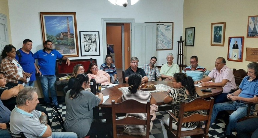 Villa &Aacute;ngela: EL INTENDENTE PAPP RECIBI&Oacute; A VECINOS PARA ESCUCHAR SUS NECESIDADES RESPECTO A LOS SERVICIOS EL&Eacute;CTRICOS Y DE AGUA POTABLE