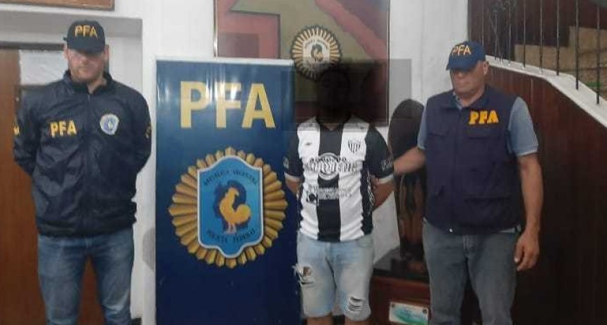 LA POLIC&Iacute;A FEDERAL ALLAN&Oacute; UN "KIOSCO DE DROGA" QUE TEN&Iacute;A DE FACHADA LA VENTA DE PRODUCTOS AV&Iacute;COLAS EN RESISTENCIA