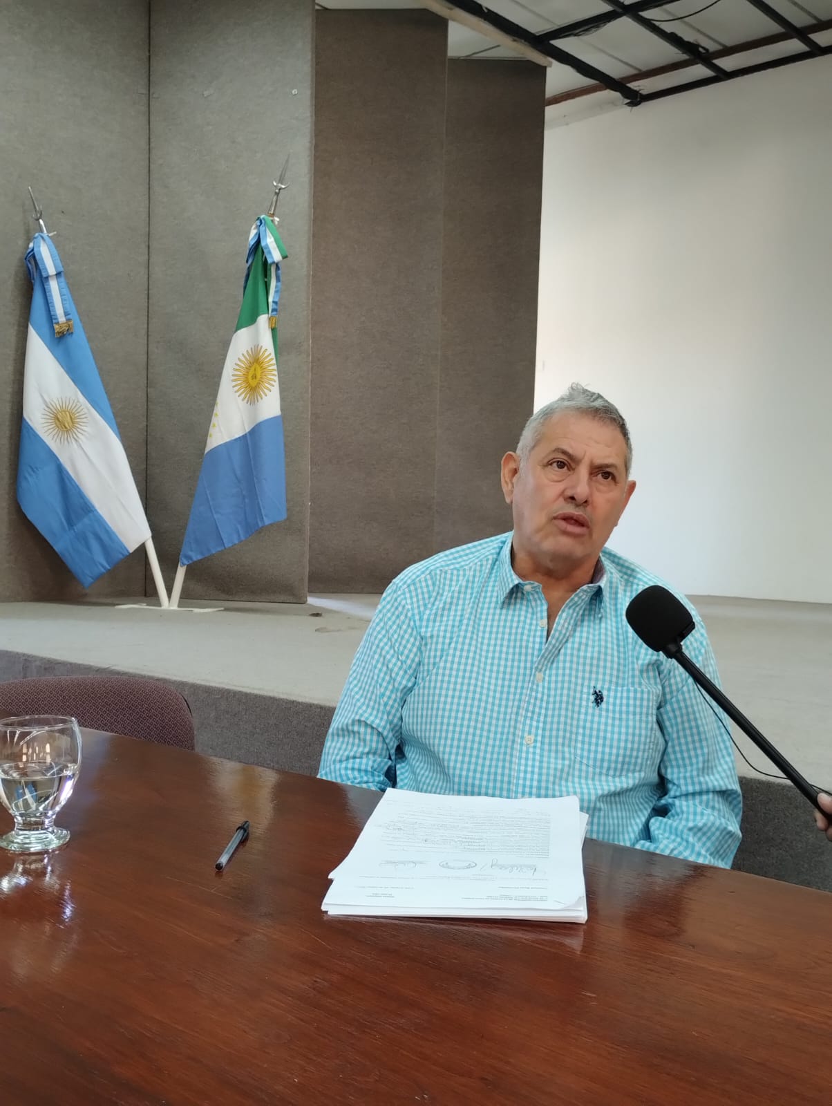 Villa &Aacute;ngela: RA&Uacute;L FERN&Aacute;NDEZ, CONCEJAL &ldquo;EN LA PROBLEM&Aacute;TICA DEL AGUA Y LA LUZ, HAY UN TEMA POL&Iacute;TICO-PARTIDARIO&rdquo;