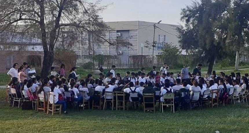 Villa &Aacute;ngela: ANTE LAS ALTAS TEMPERATURAS Y FALTA DE VENTILACI&Oacute;N ADECUADAS |  DOCENTES DE LA E.E.S. N&ordm;9 PIDEN AUTORIZACI&Oacute;N PARA DAR CLASES VIRTUALES 
