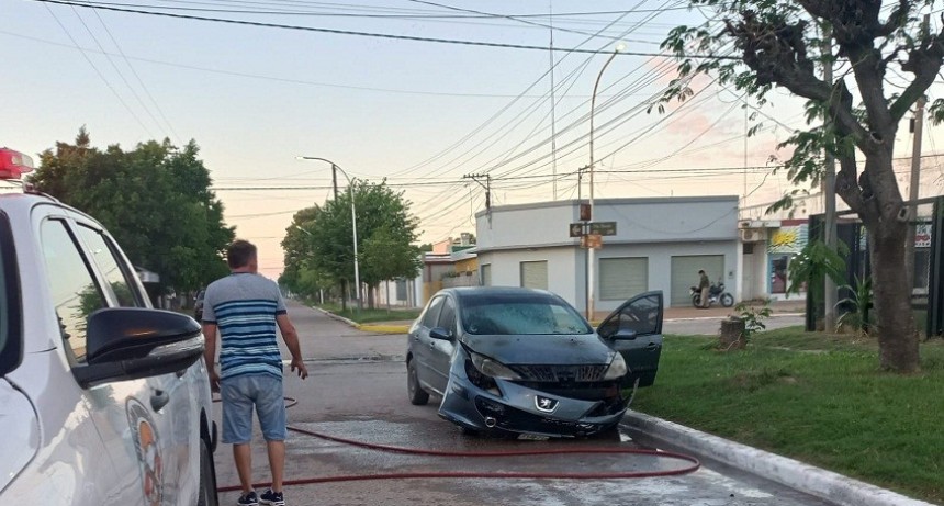 Villa &Aacute;ngela: Bomberos sofoco el incendio del motor de un autom&oacute;vil 