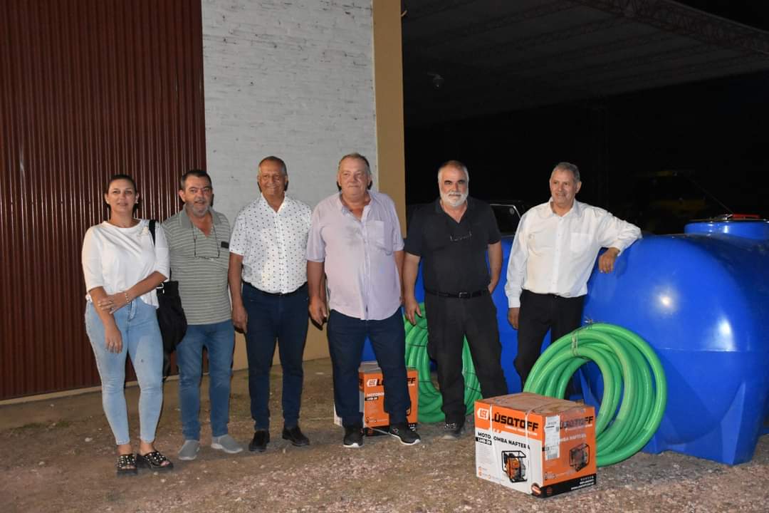 EL INTENDENTE PAPP ENTREG&Oacute; 5 TANQUES DE AGUA Y 2 BOMBAS EN EL SECTOR DEL CONSORCIO LAS MORERAS