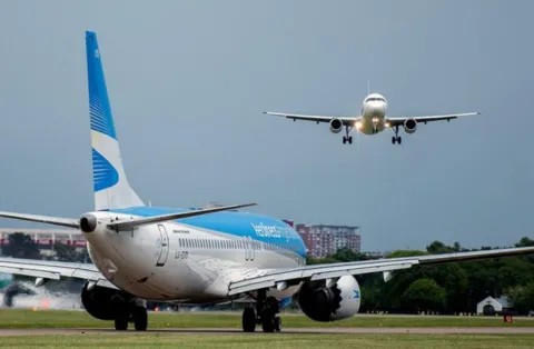 Nación anunció la liberalización de vuelos entre Argentina y Brasil: de qué se trata