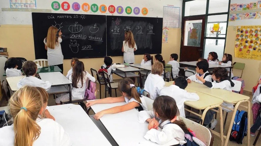 Villa Ángela: POR LAS ALTAS TEMPERATURAS  |  Desde SITECH solicitan a los directivos de los establecimientos educativos  que las clases sean suspendidas en ambos turnos 