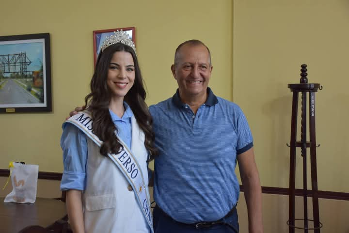 EL INTENDENTE PAPP RECIBIÓ A LA JOVEN JUDIT GRNJA “MISS UNIVERSO CHACO 2025”