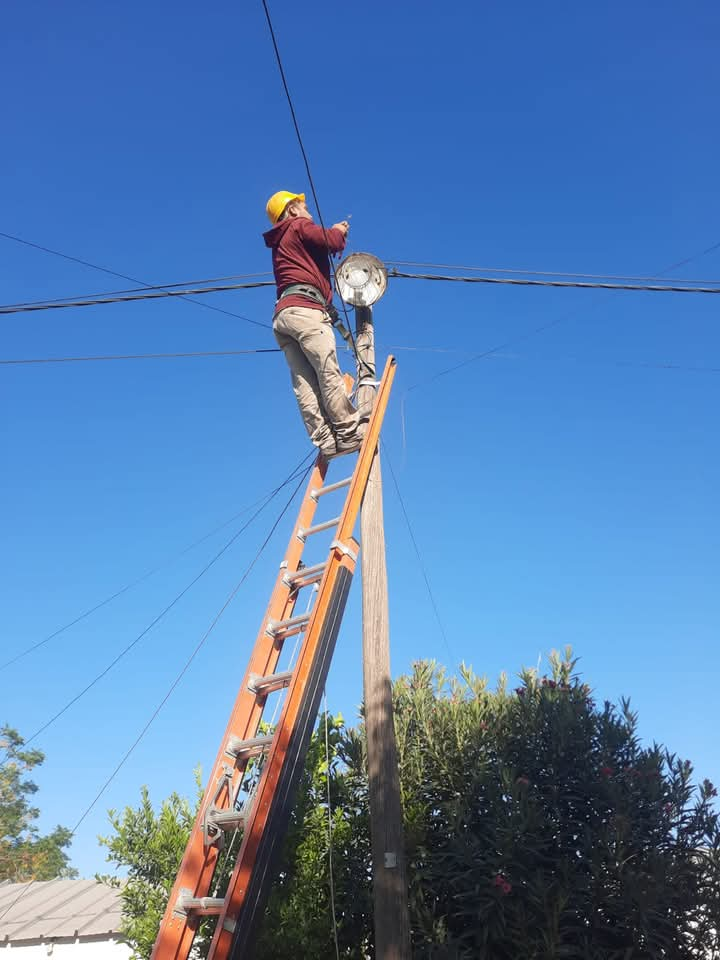 CONTINÚAN LOS TRABAJOS DE MEJORA DEL ALUMBRADO PÚBLICO